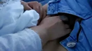 Garota de cabelos cl ...